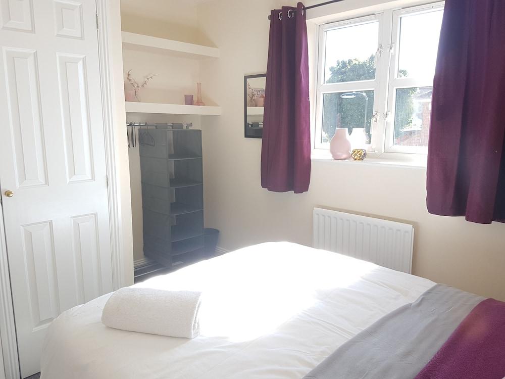 Vokes House - Oceana Serviced Accommodation - Guestroom