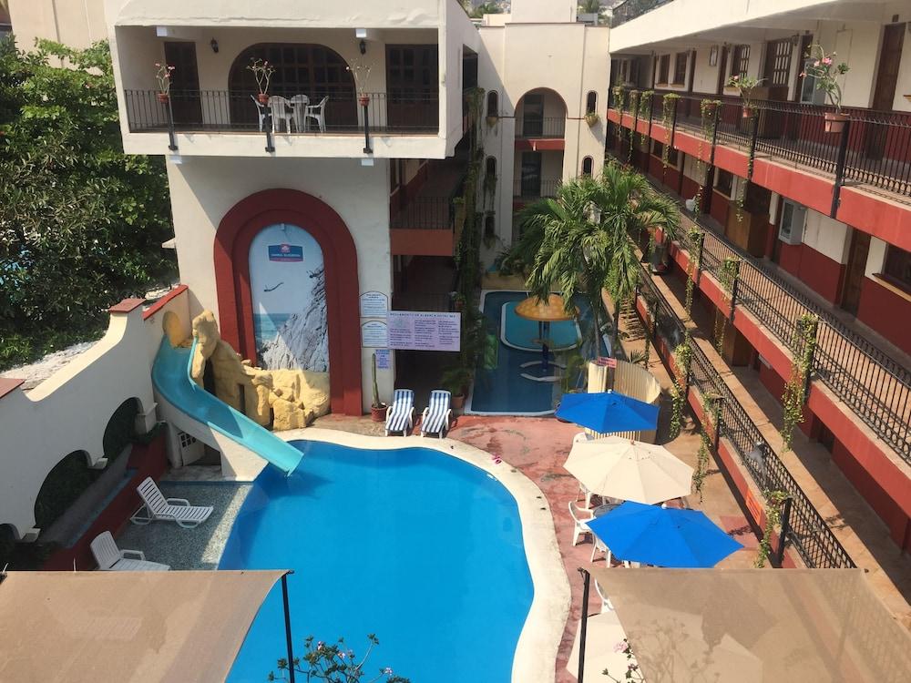 Hotel Hacienda Maria Eugenia - Pool