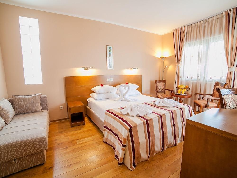 Hotel Petrovac - Room