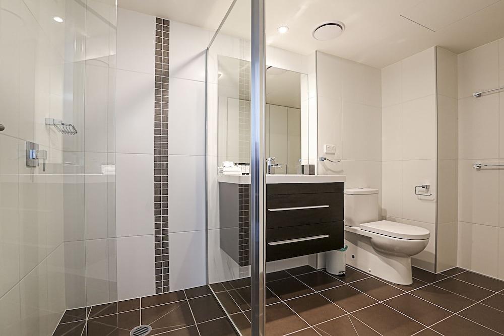 Accommodate Canberra - Braddon 33 - Bathroom