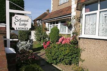 Selwood Lodge - Featured Image