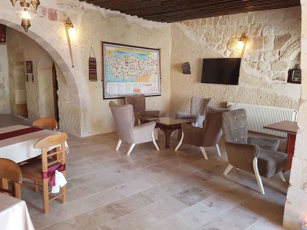 Bellapais Suites Cappadocia - Lobby Sitting Area