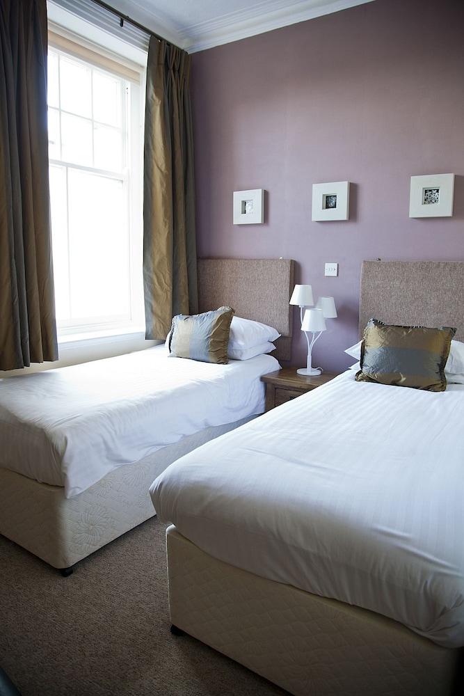Brecon Castle Hotel - Guestroom