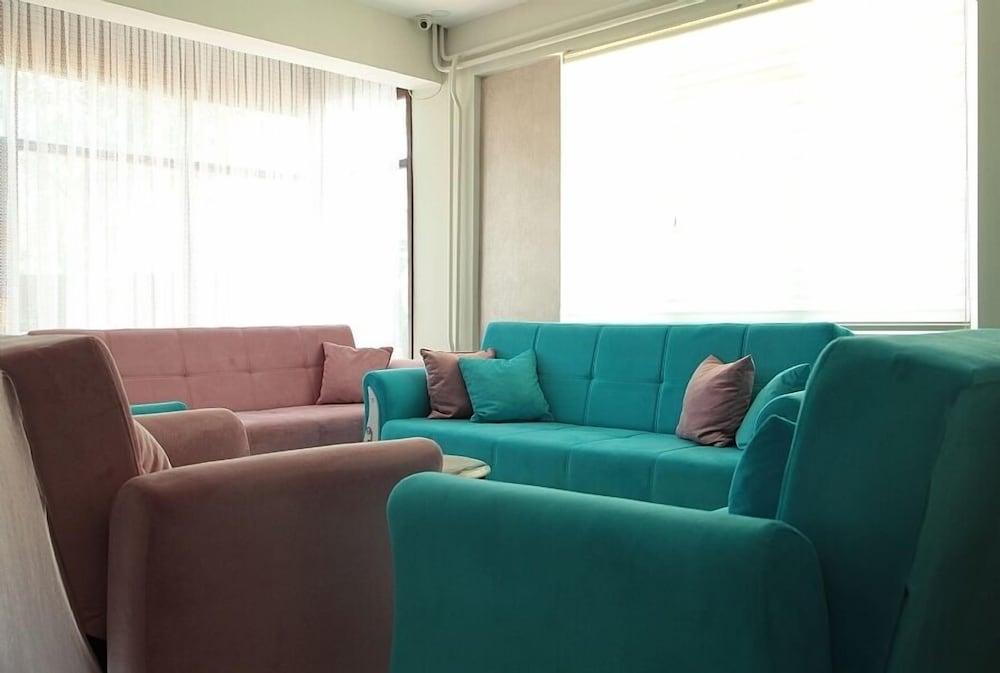 Sefa Green Hotel - Lobby Sitting Area