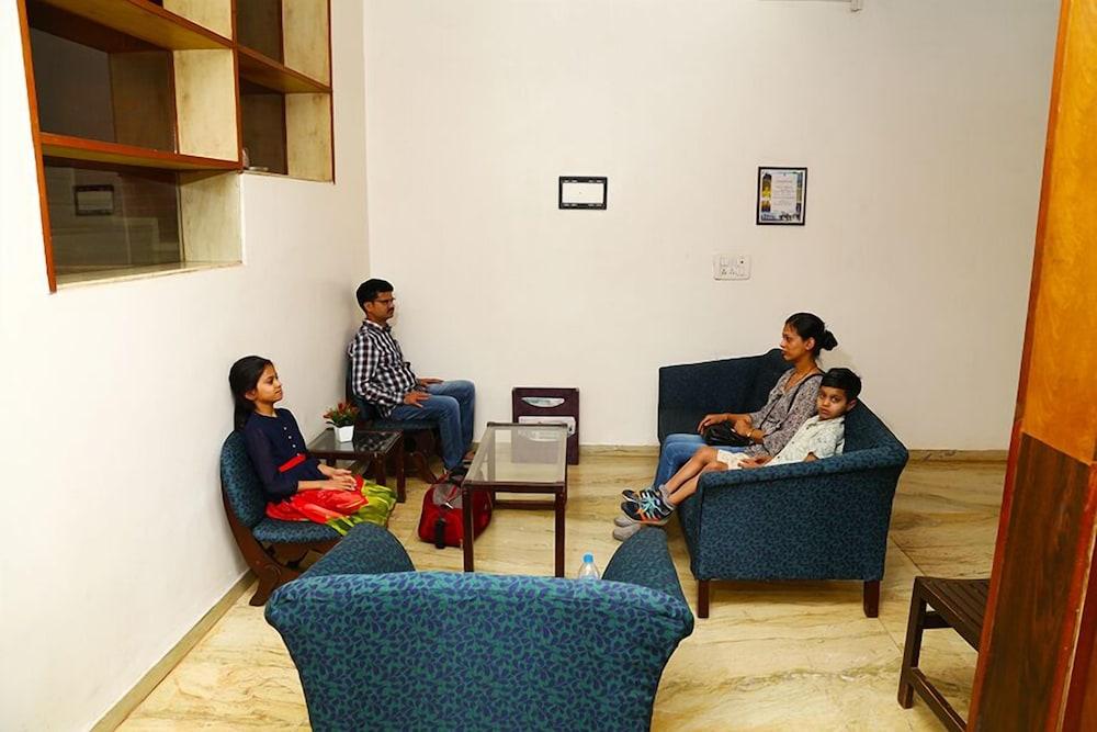 Hotel Durvankur - Lobby Sitting Area