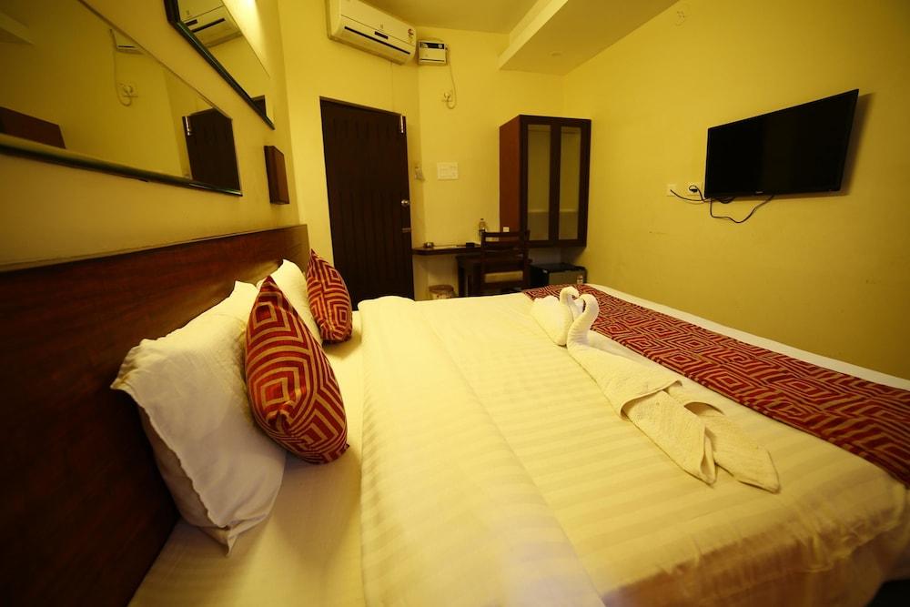 OYO 1456 Hotel Raj Classic Inn - Room
