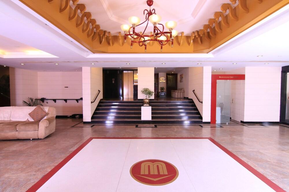 Westway Hotel Calicut - Interior Entrance