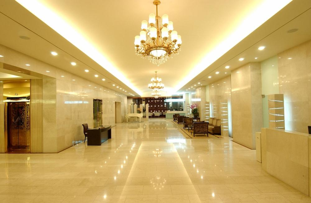 Hotel President - Interior Entrance