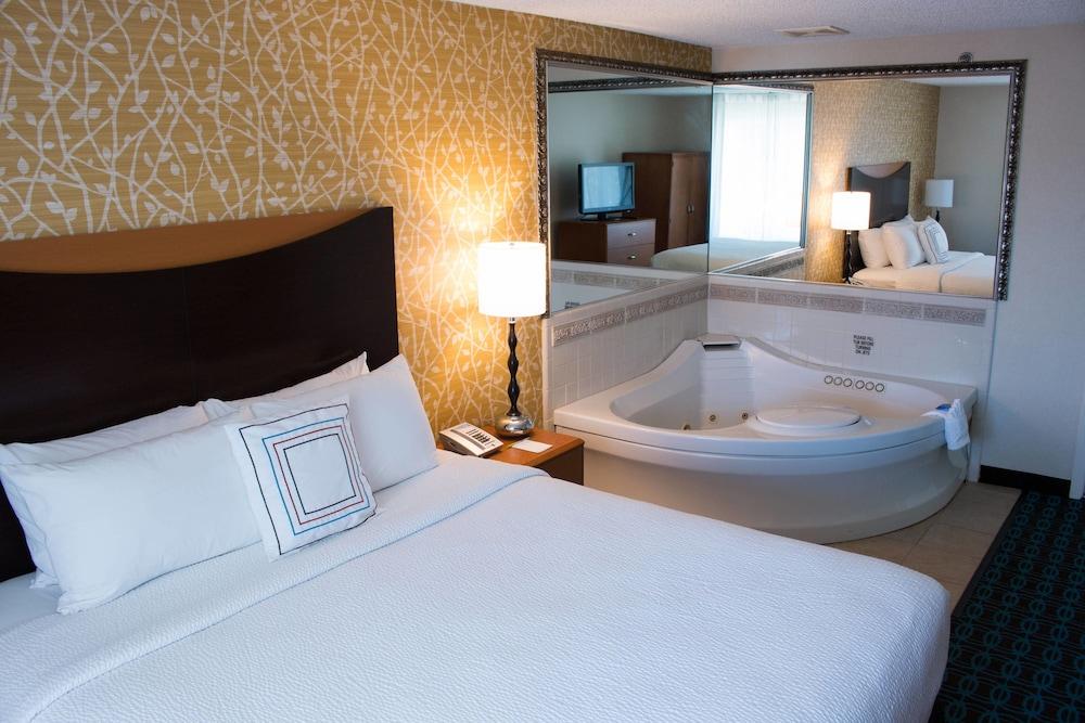Fairfield Inn & Suites by Marriott Oakland Hayward - Room