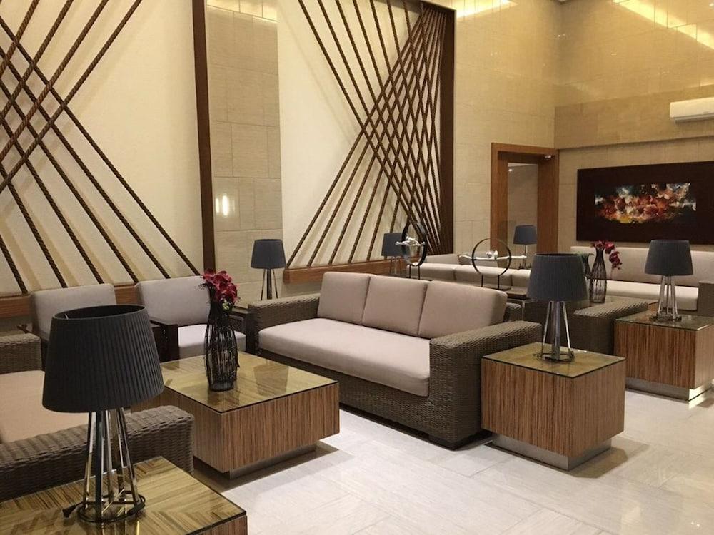 Relaxing Wind - Lobby Sitting Area