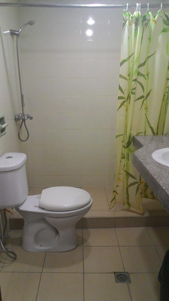 Joyce Apartelle San Juan - Bathroom