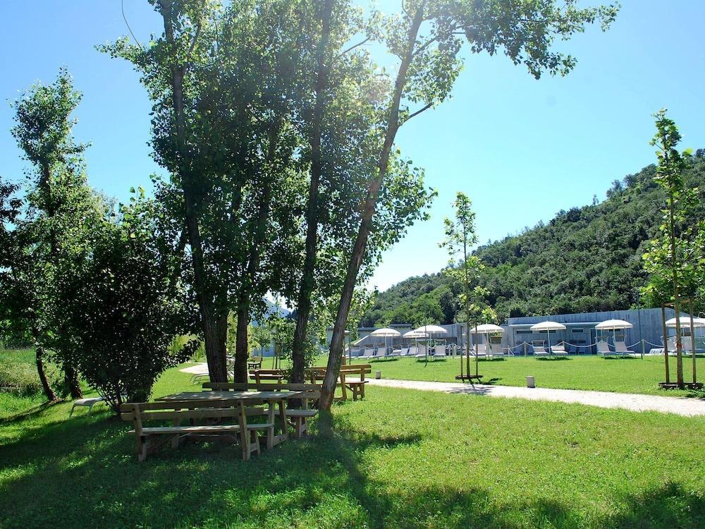 Luxury Cottage in Iseo With Swimming Pool - Featured Image