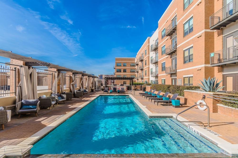 Regal Stays Apartments - West Village - Pool