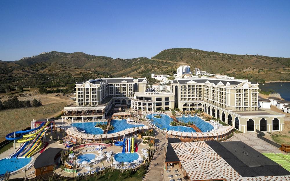 Sunis Efes Royal Palace Resort & Spa - Aerial View