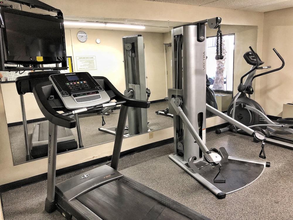 Quality Inn Riverside near UCR and Downtown - Gym