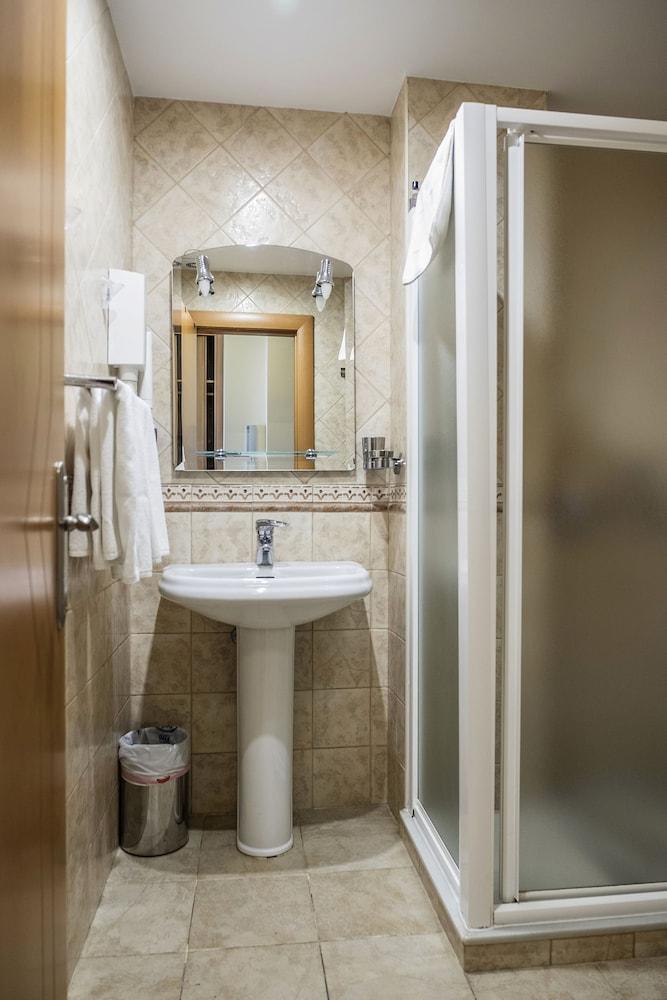 Apartamentos Turisticos Casa de la Borrega - Bathroom
