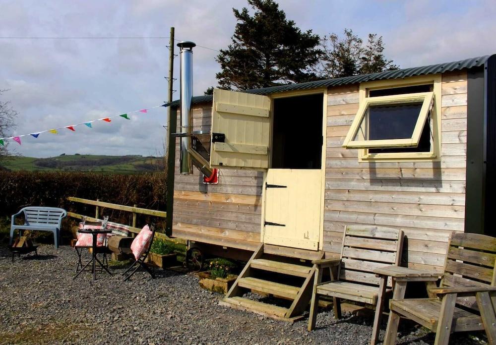 Cosy Shepherd's Huts in Carmarthen - Featured Image