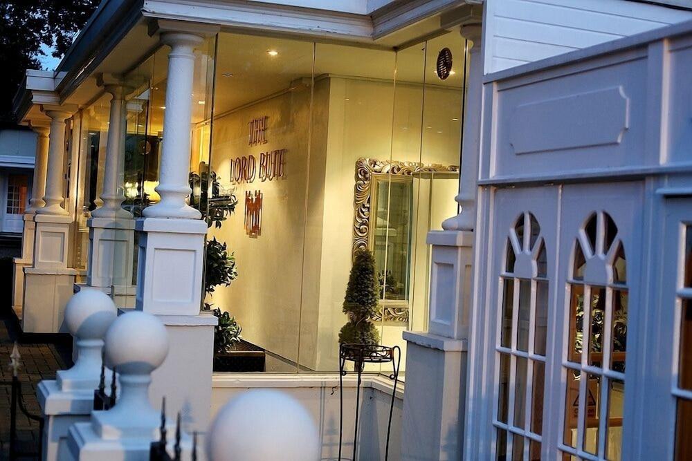 The Lord Bute Hotel & Restaurant - Interior Entrance