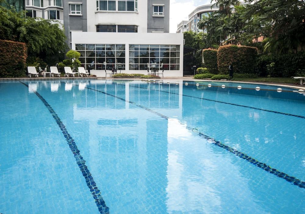 Promenade Hotel Kota Kinabalu - Outdoor Pool