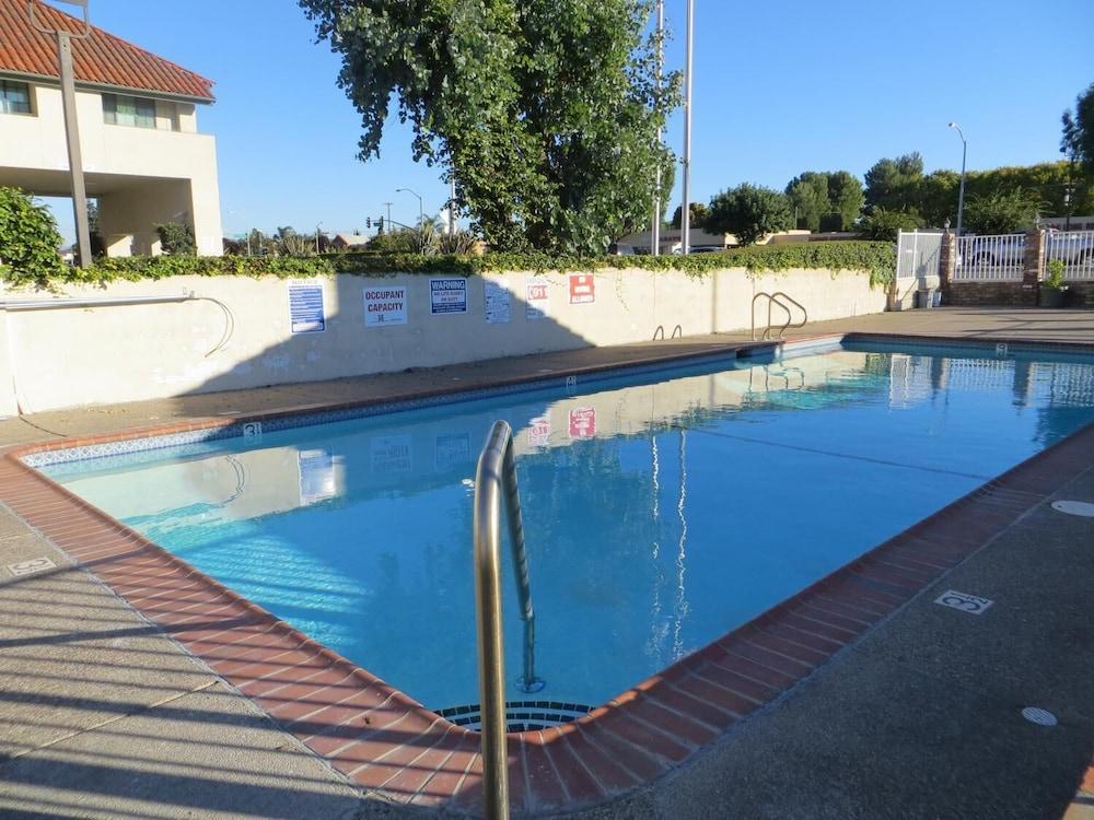 The Capri Motel - Pool