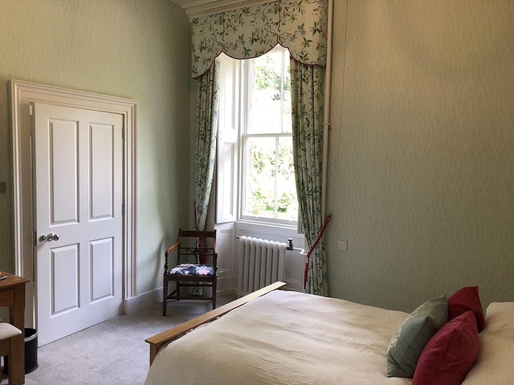 Netherdale House and Coach House - Room
