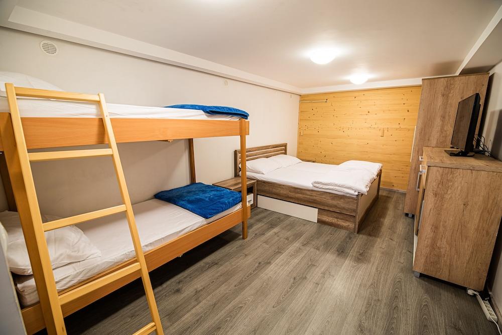 Apartments Zvoh, Krvavec, Ski-in, Ski-out - Room