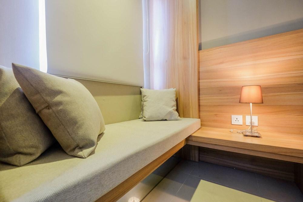 Comfortable and Fully Furnished Studio Apartment at Mustika Golf Residence - Room