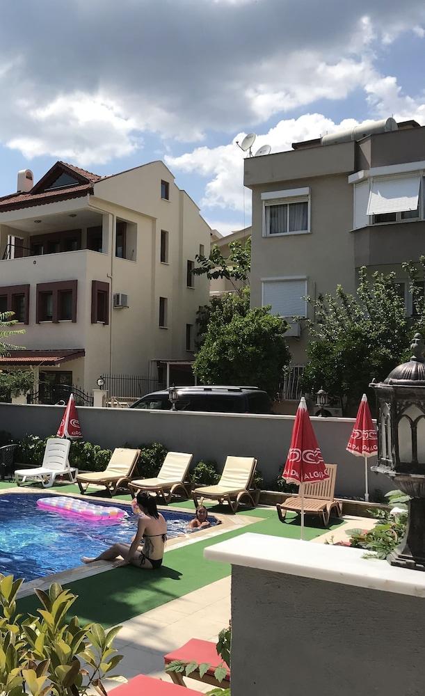 Twenty One Hotel - Outdoor Pool