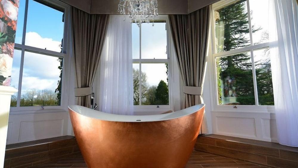 Bartle Hall Country Hotel - Private Spa Tub