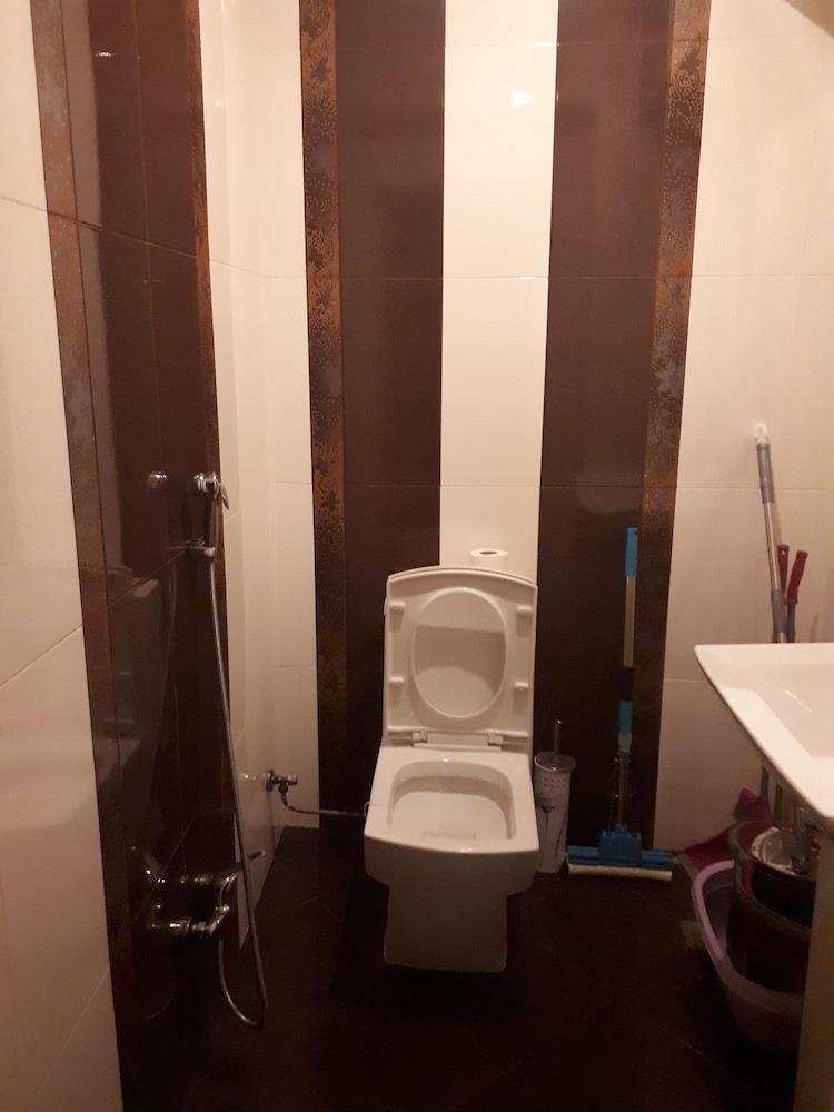 Apartment with Baku City and F1 view - Bathroom Amenities