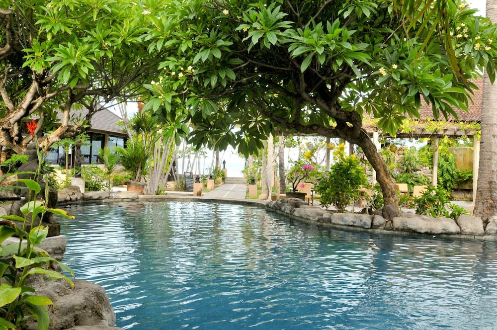 Hidden Paradise Cottages - Outdoor Pool