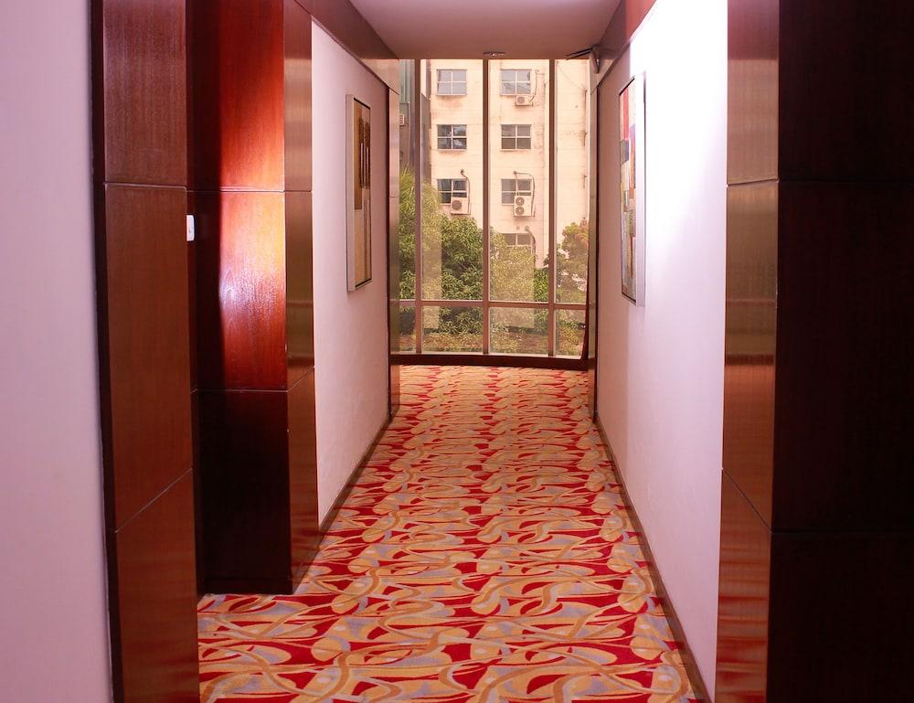 Hotel Bengal Inn - Interior Detail