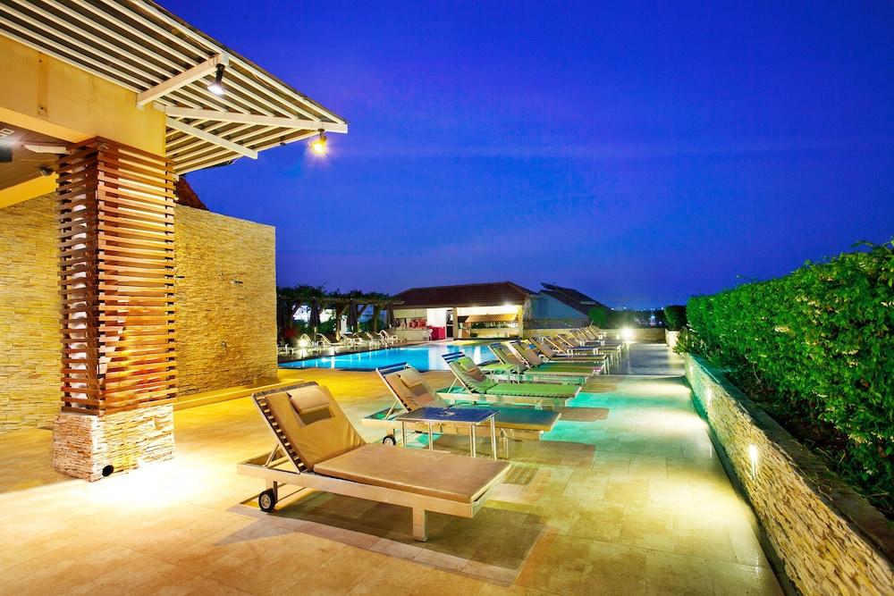 Intimate Hotel Pattaya - Rooftop Pool