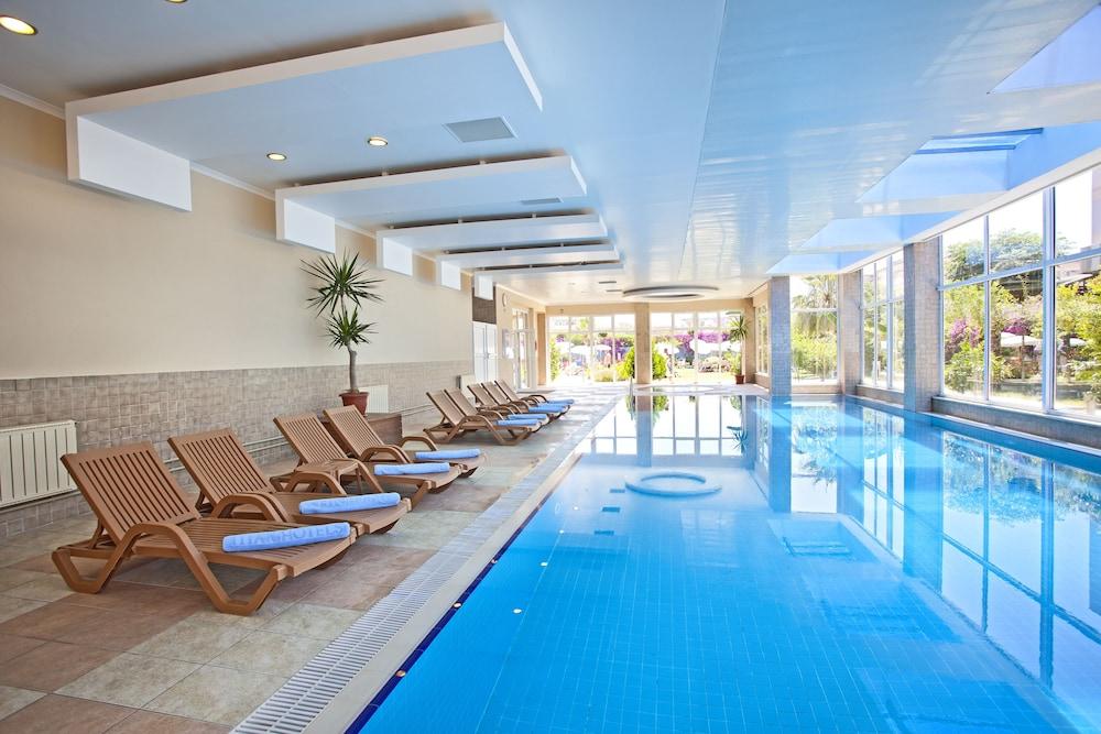 Hotel Titan Select - Indoor Pool