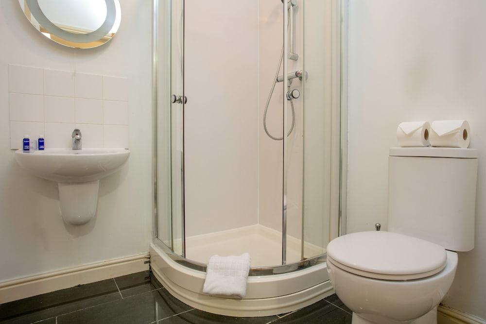 Granary Suite No3 - Donnini Apartments - Bathroom