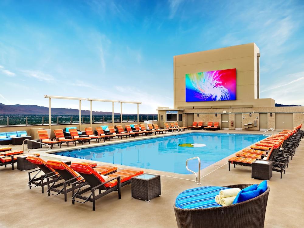 The STRAT Hotel, Casino & Tower - Rooftop Pool