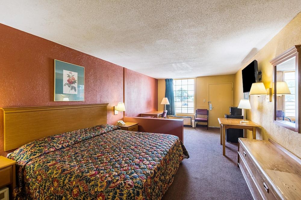 Rodeway Inn and Suites - Room