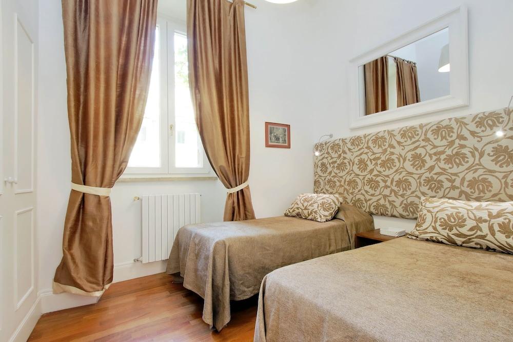 Croce - WR Apartments - Room