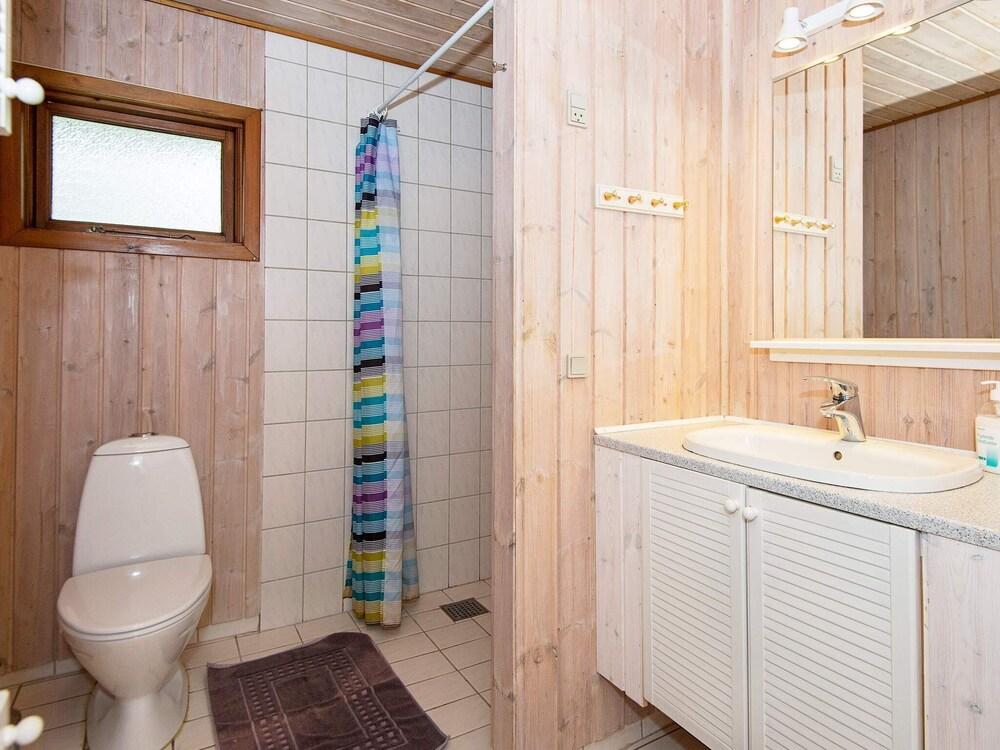 Heritage Holiday Home in Jutland With Garden - Bathroom