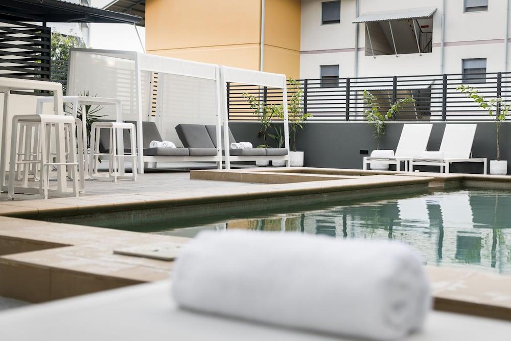 Grand Hotel and Apartments Townsville - Outdoor Pool