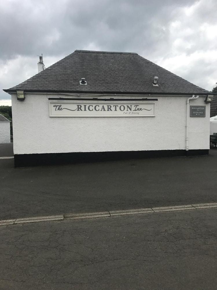 Riccarton Inn - Exterior