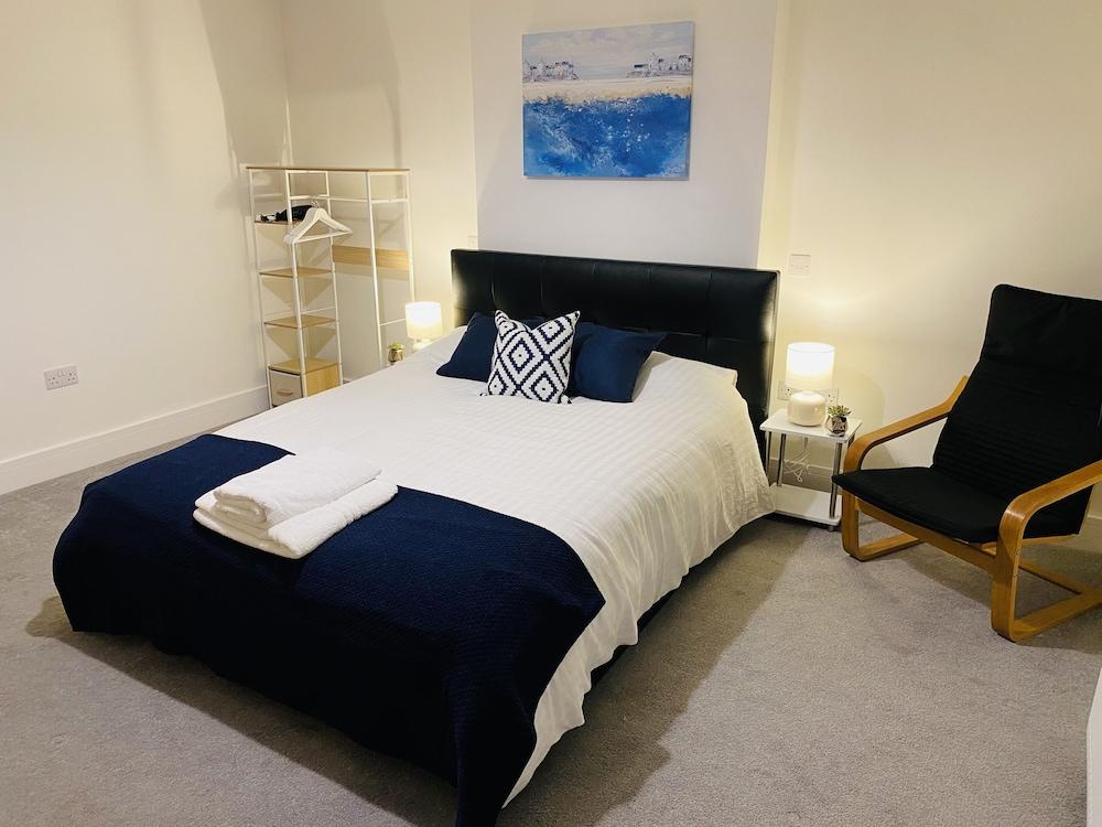 Church Road Apartment by Aldershot Short Stays - Featured Image