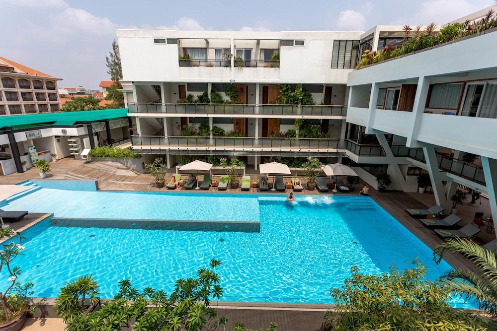 هوتل سوماديفي أنجكور بوتيك آند ريزورت - Outdoor Pool
