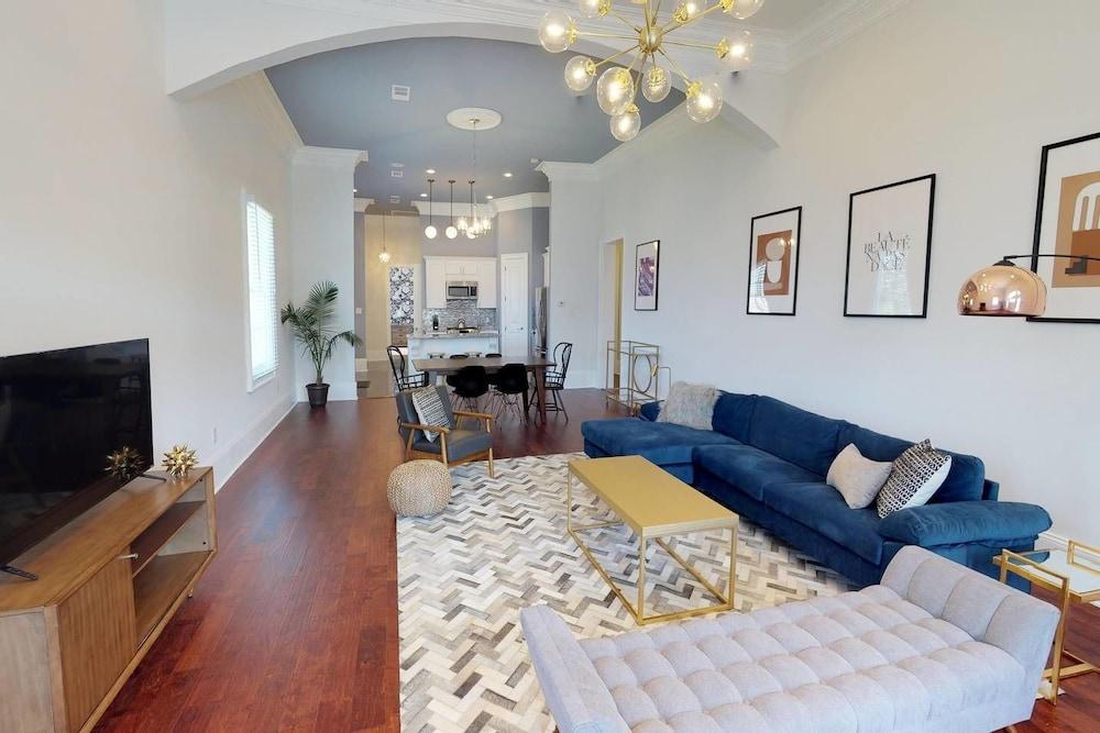 Gorgeous 4br/3.5ba in Historic Treme by Domio - Featured Image