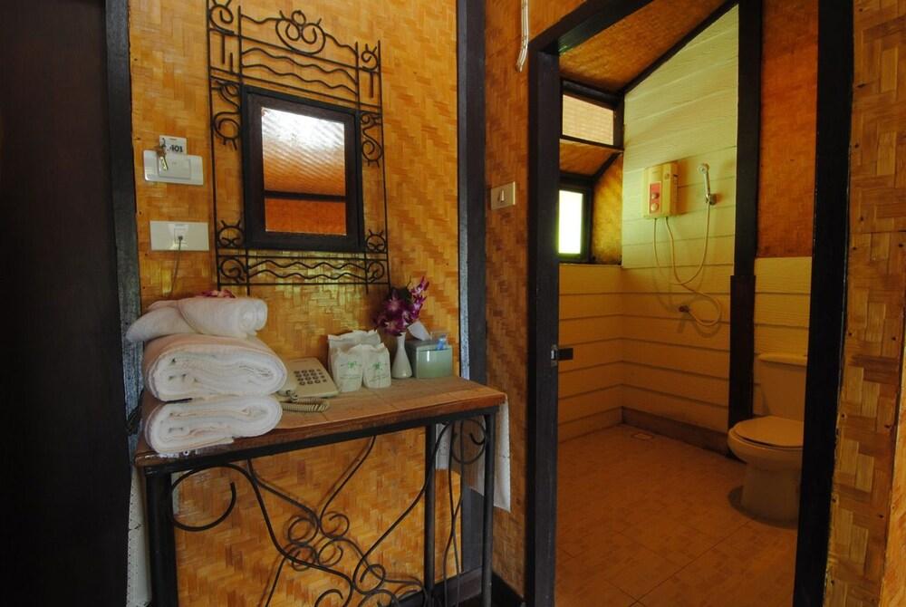 River Kwai Botanic Delight Resort - Bathroom