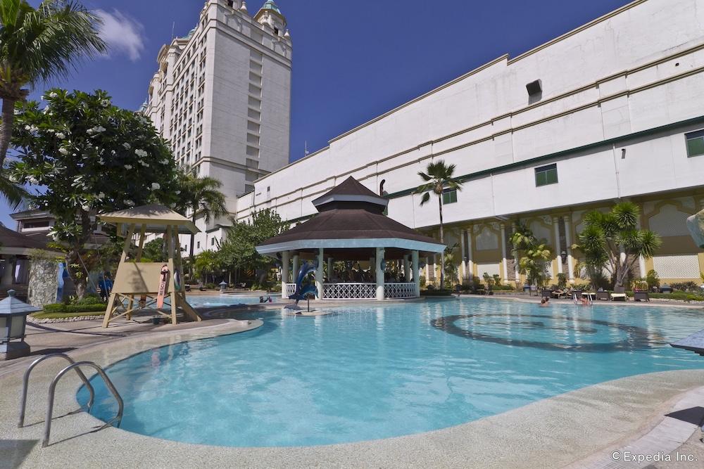 Waterfront Cebu City Hotel & Casino - Exterior