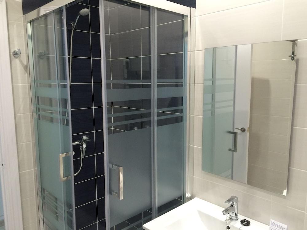 Marbel 3 - Bathroom Shower