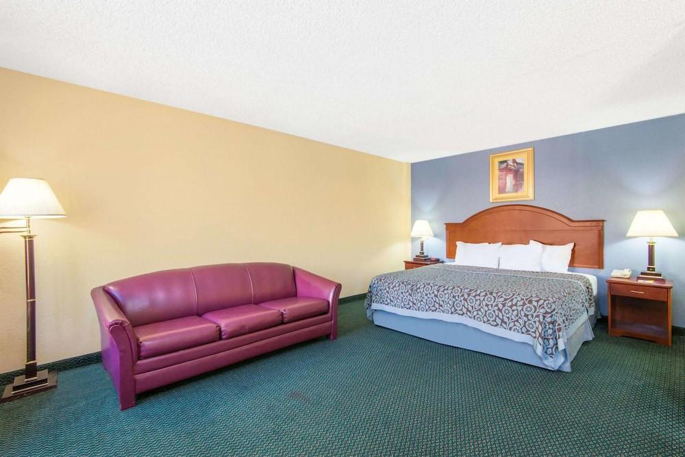 Blue Way Inn & Suites Wichita East - Featured Image