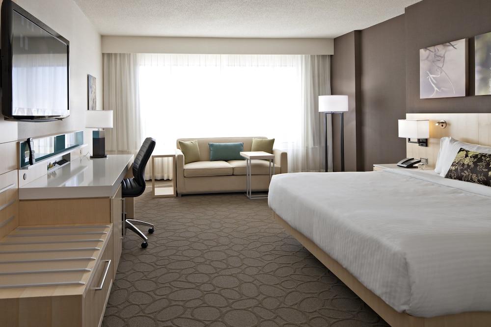Delta Hotels by Marriott Edmonton South Conference Centre - Room