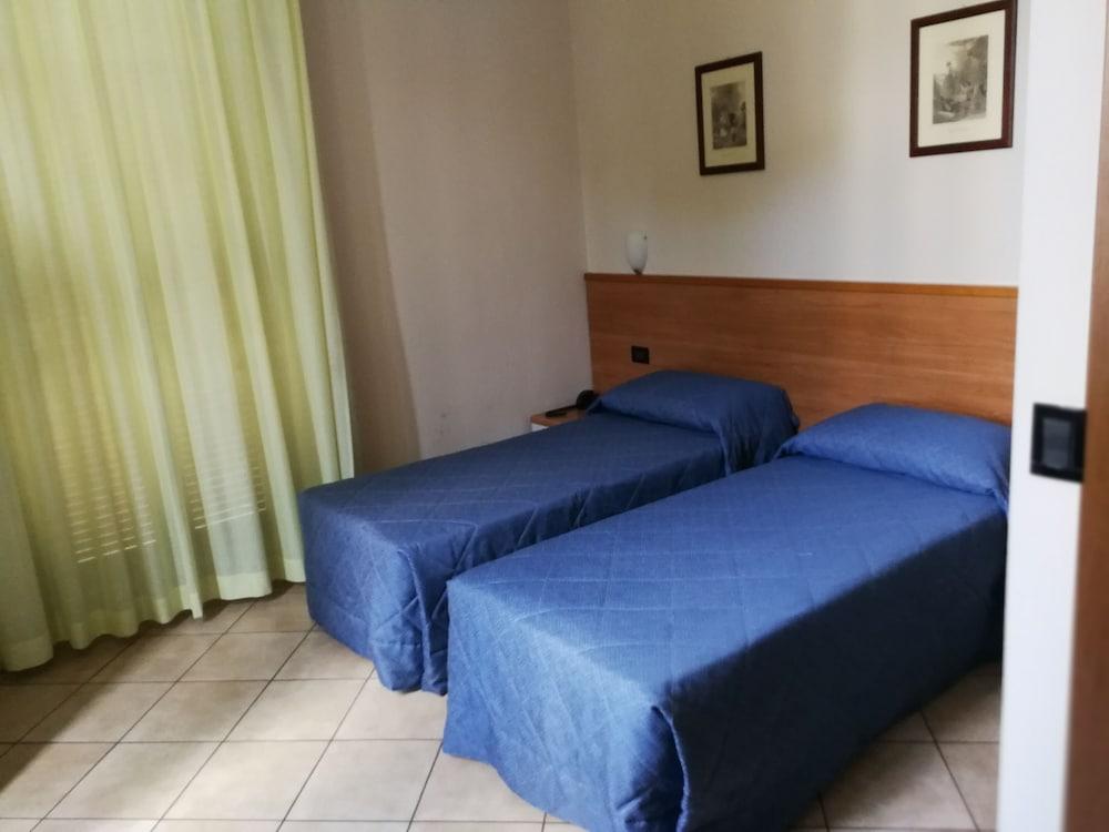 Hotel Salerno - Room